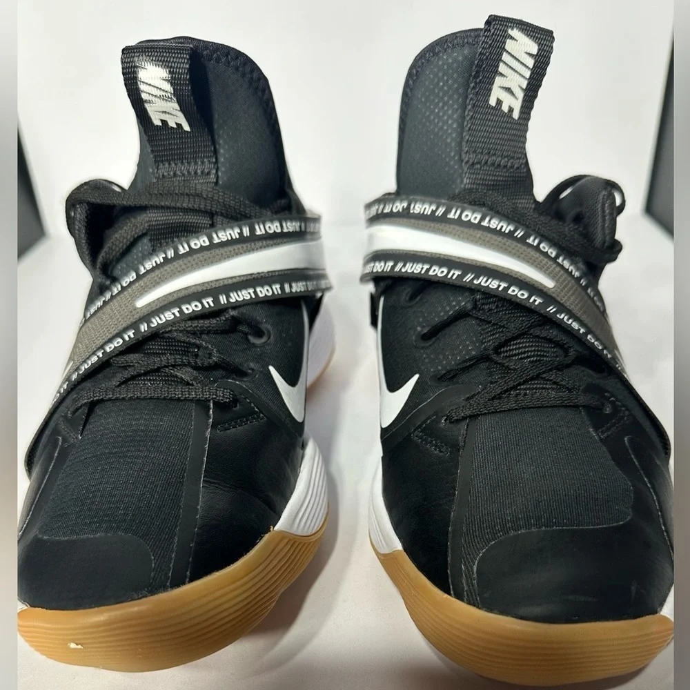 Nike Kids Black Athletic Shoes pre owned excelente conditions size 8.5